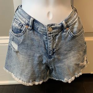 Destroyed denim shorts by Soho Jeans